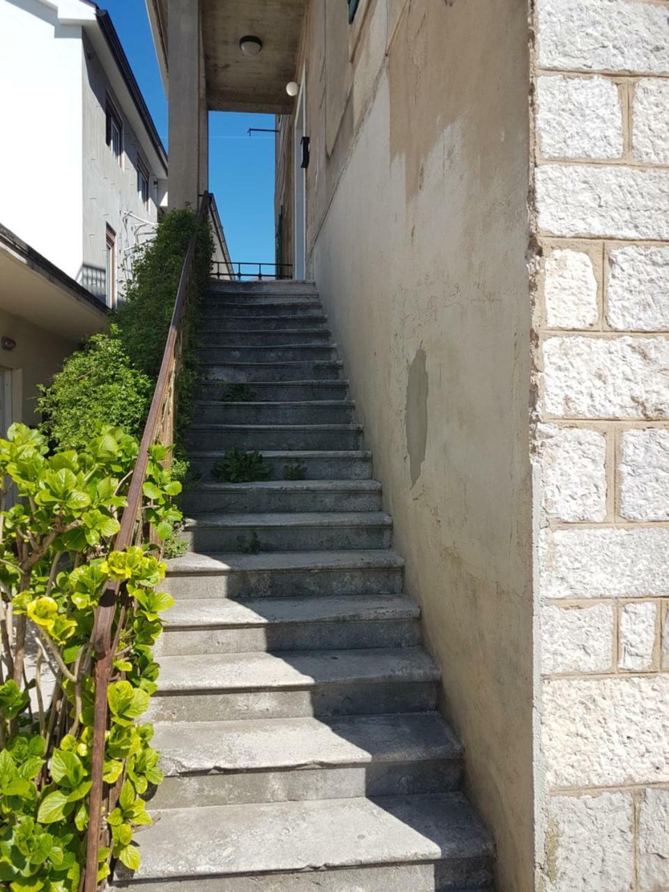 Apartman Natalia Τίβατ Εξωτερικό φωτογραφία
